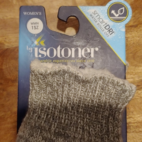 Isotoner Smart Dry Gloves - Picture 2 of 4